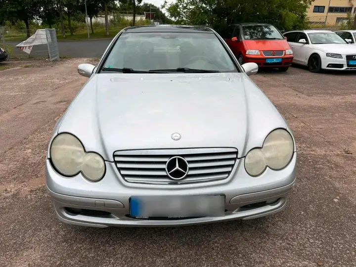 Mercedes-Benz C230
