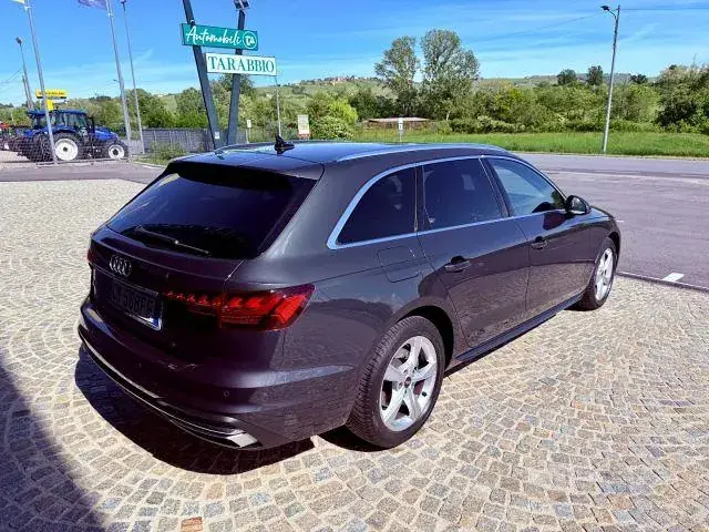 Audi A4 2022 photo 4