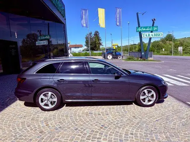 Audi A4 2022 photo 3