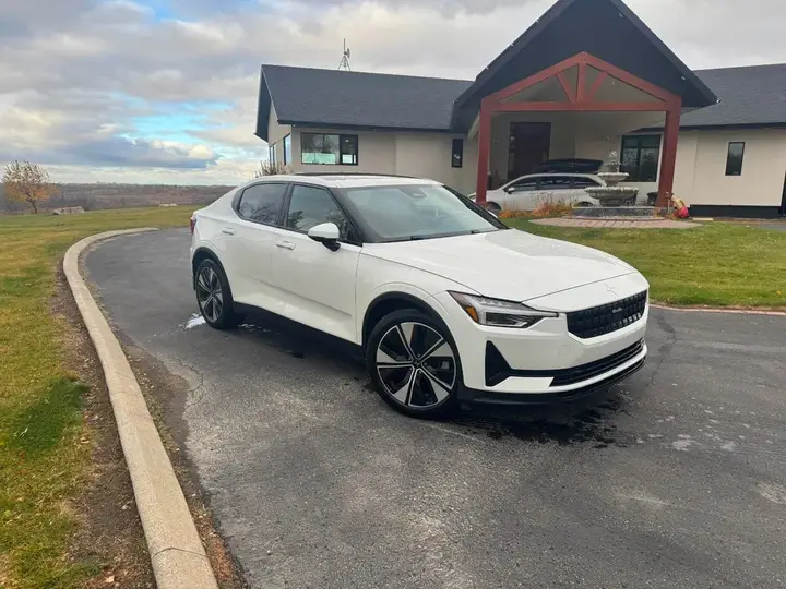 Polestar 2 2022 photo 2