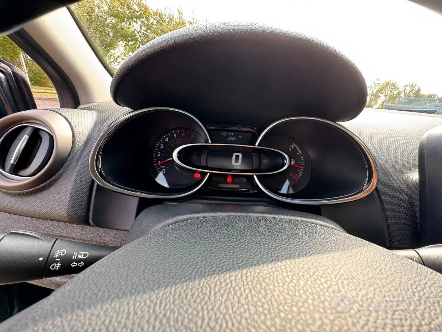 Renault Clio 2017 photo 2