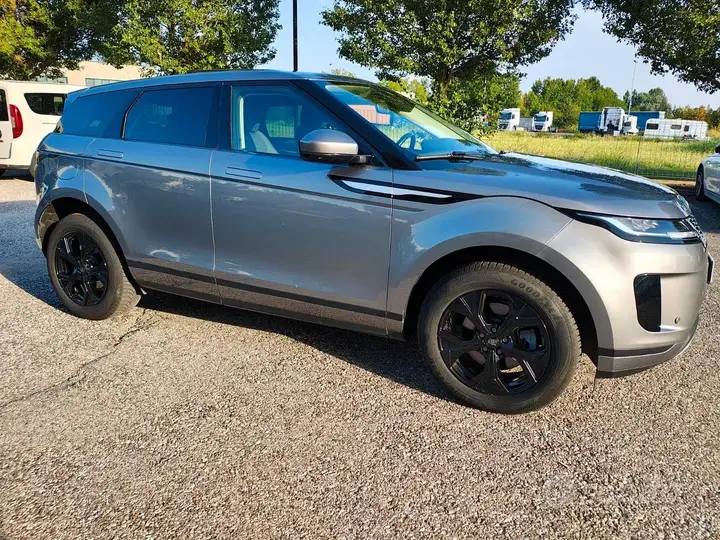 Land Rover Range Rover Evoque 2022 photo 2