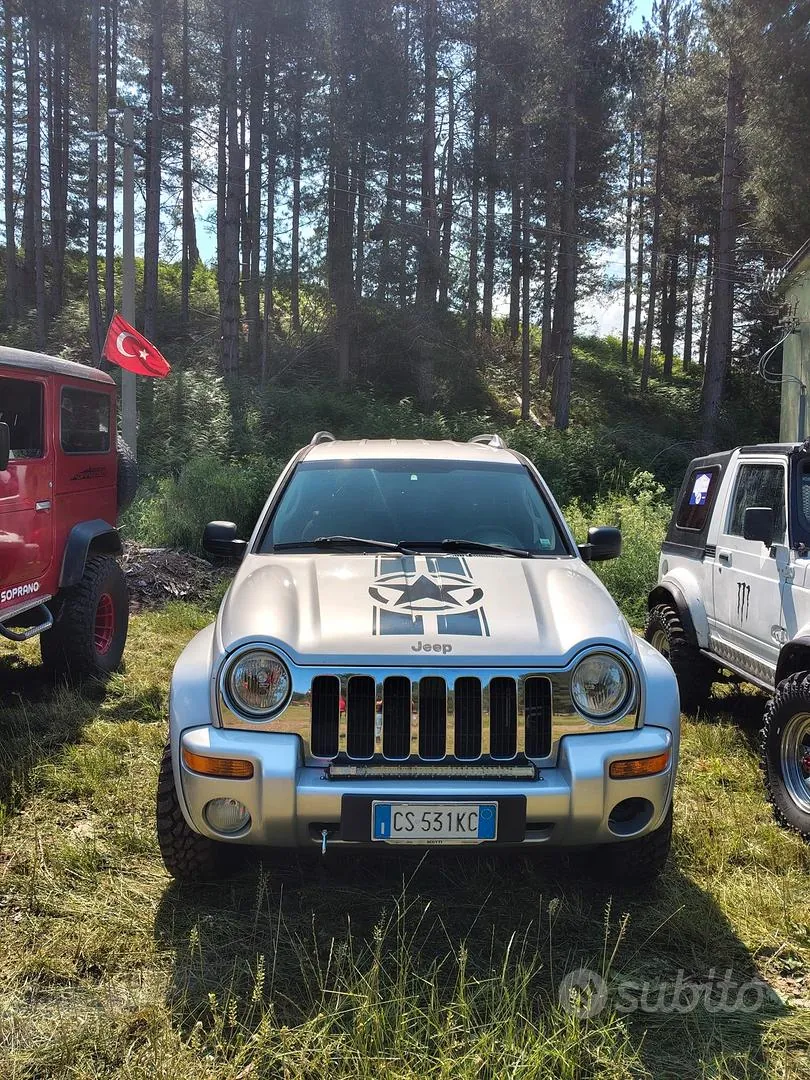 Jeep Cherokee 2004 photo 4