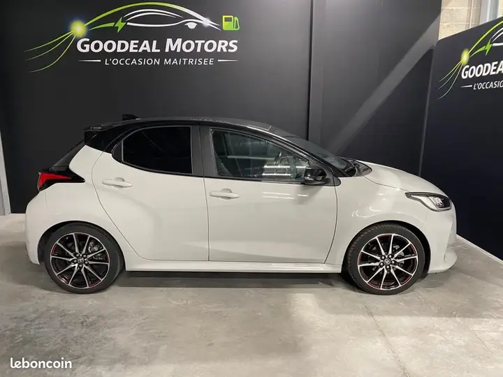 Toyota Yaris 2023 photo 4