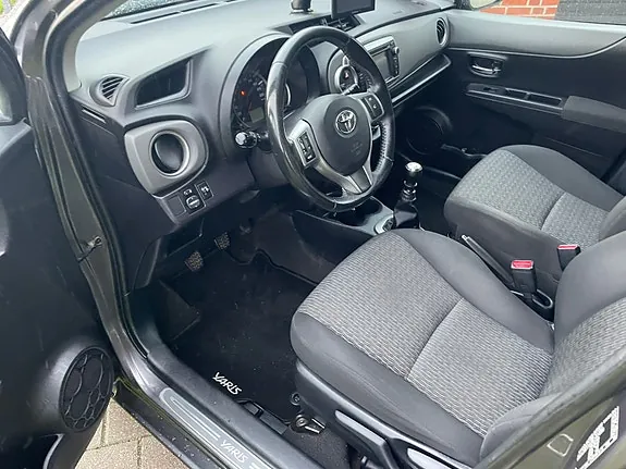 Toyota Yaris 2013 photo 4