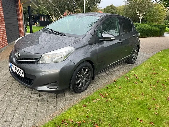 Toyota Yaris 2013 photo 2