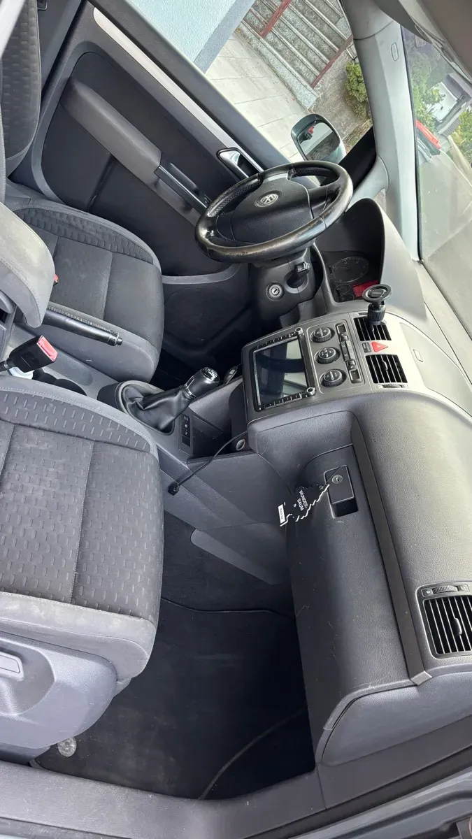 Volkswagen Touran 2007 photo 3