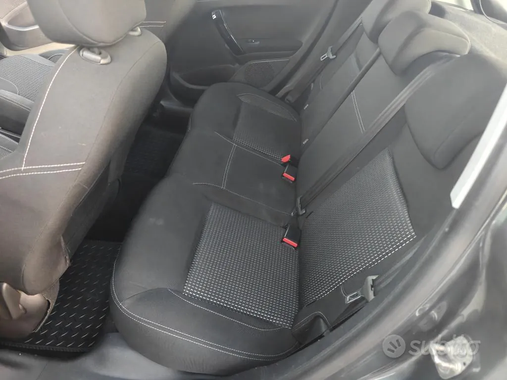 Peugeot 208 2017 photo 2
