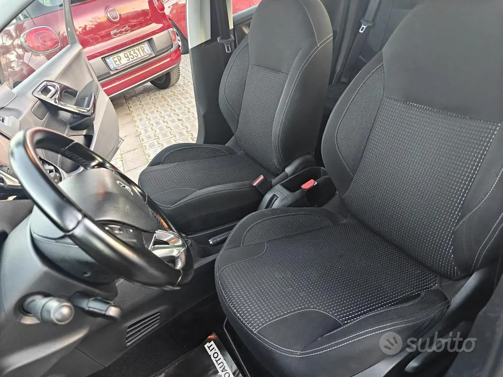 Peugeot 208 2017 photo 5