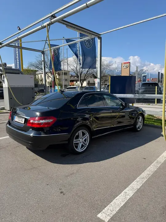 Mercedes-Benz E-Class 2011 photo 3