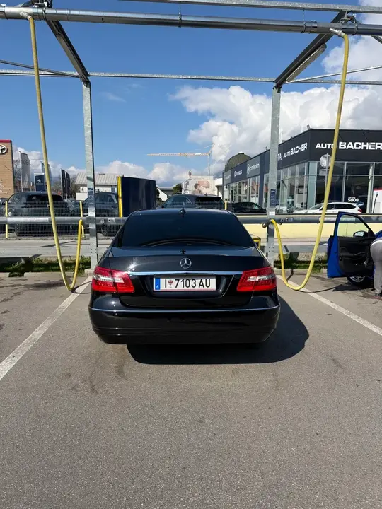 Mercedes-Benz E-Class 2011 photo 2