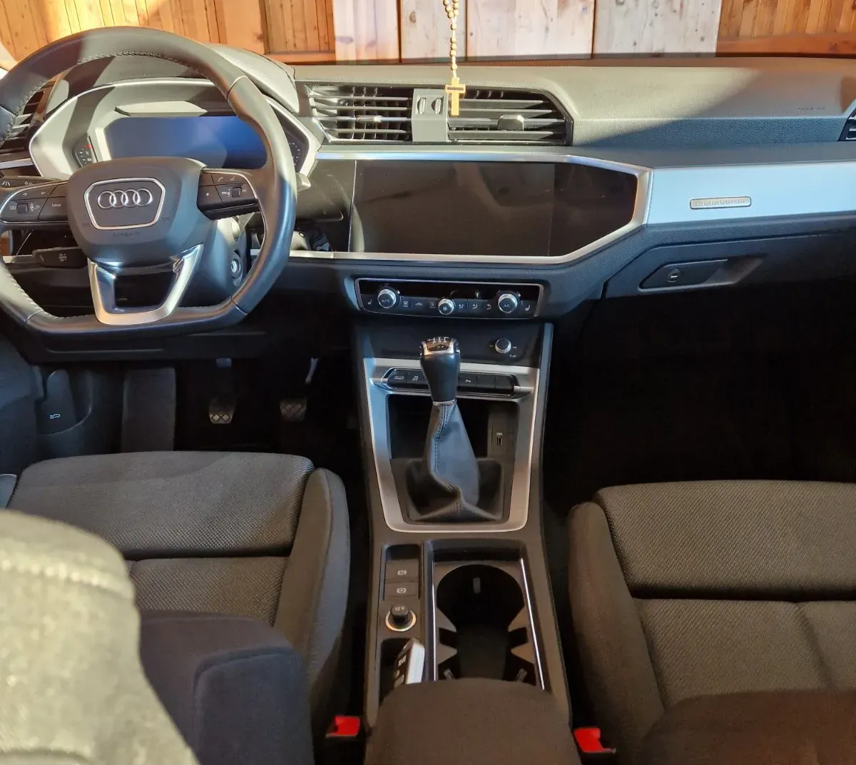 Audi Q3 2019 photo 2