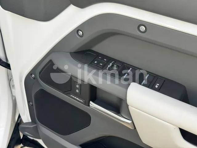 Land Rover Defender 2026 photo 4