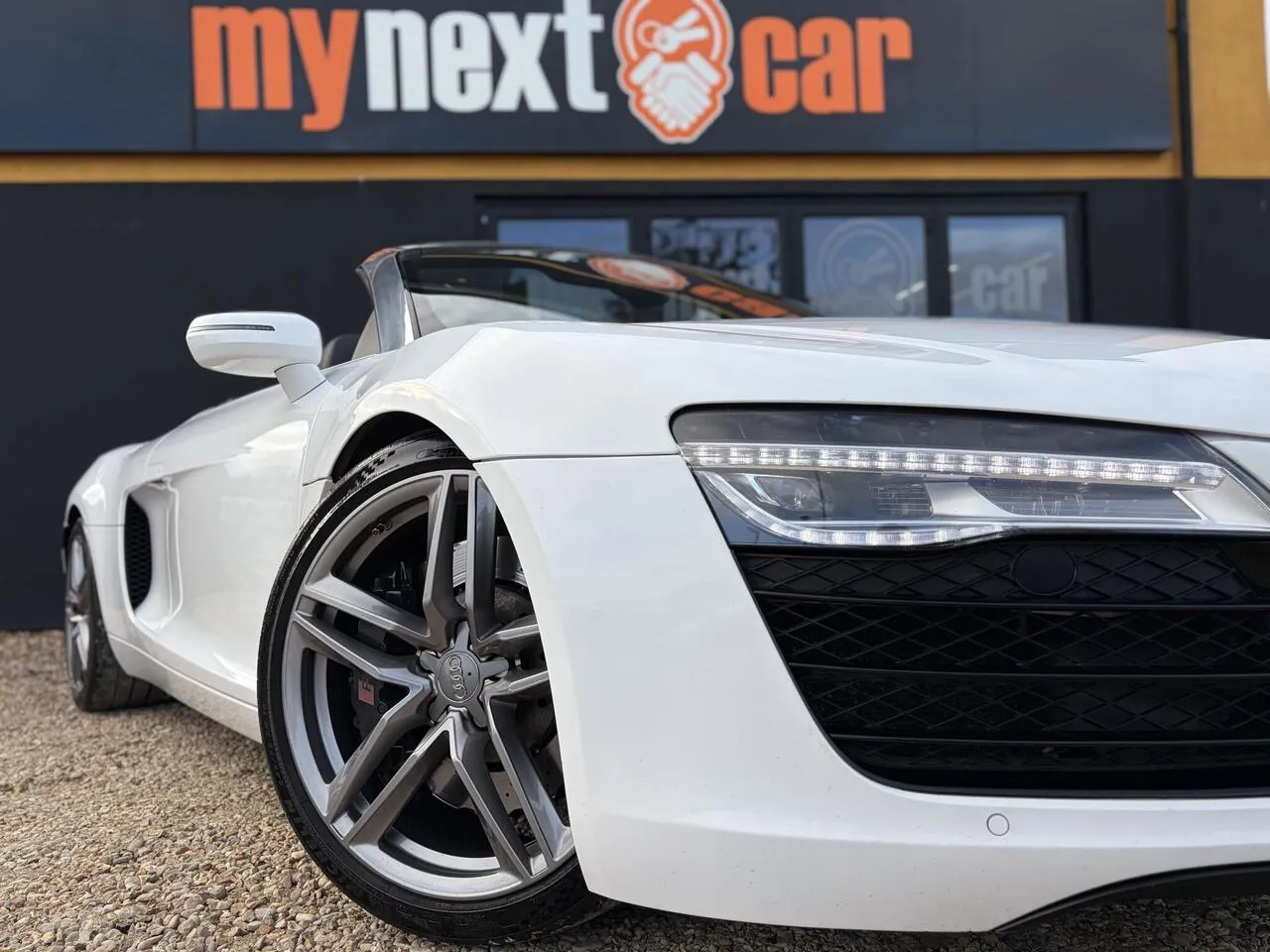 Audi R8 2014 photo 2