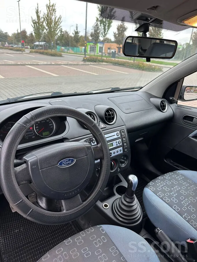 Ford Fiesta 2005 photo 5