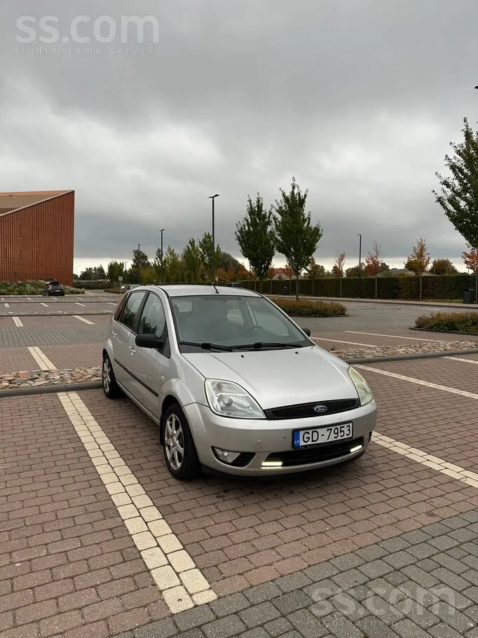 Ford Fiesta 2005 photo 2