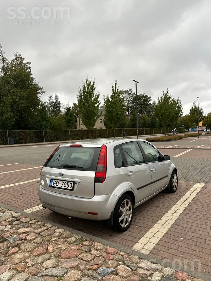 Ford Fiesta 2005 photo 4
