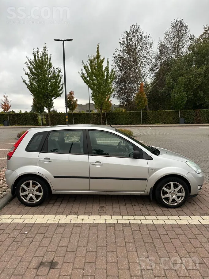 Ford Fiesta 2005 photo 3