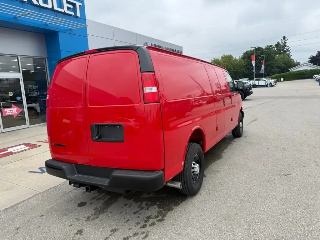 Chevrolet Express 2500 2026 photo 3