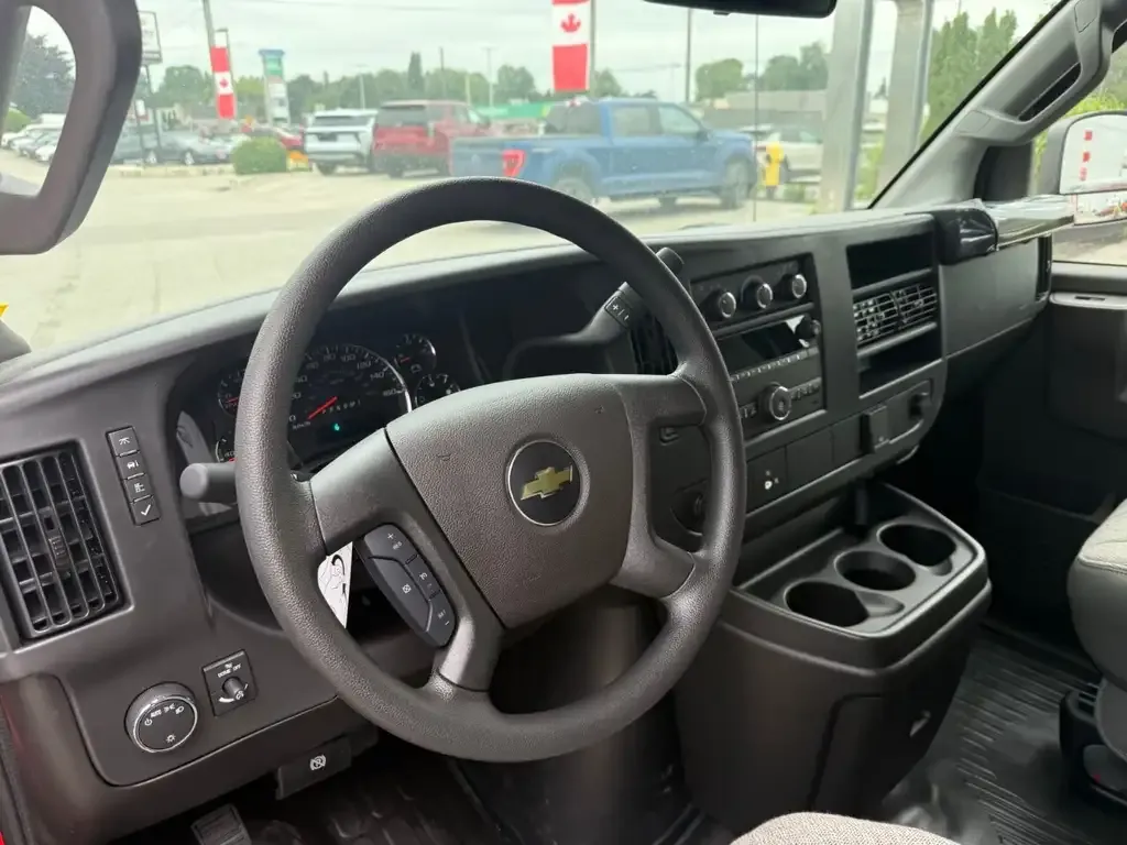 Chevrolet Express 2500 2026 photo 4