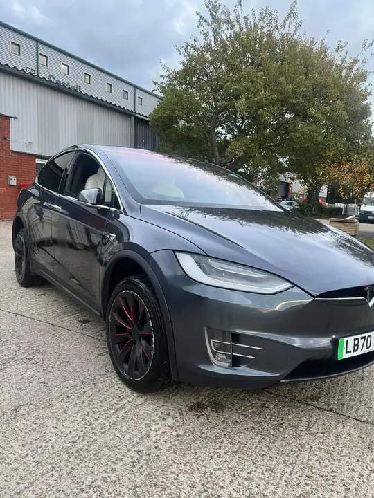 Tesla Model X 2020 photo 2
