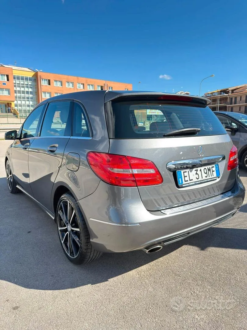 Mercedes-Benz B 2012 photo 4