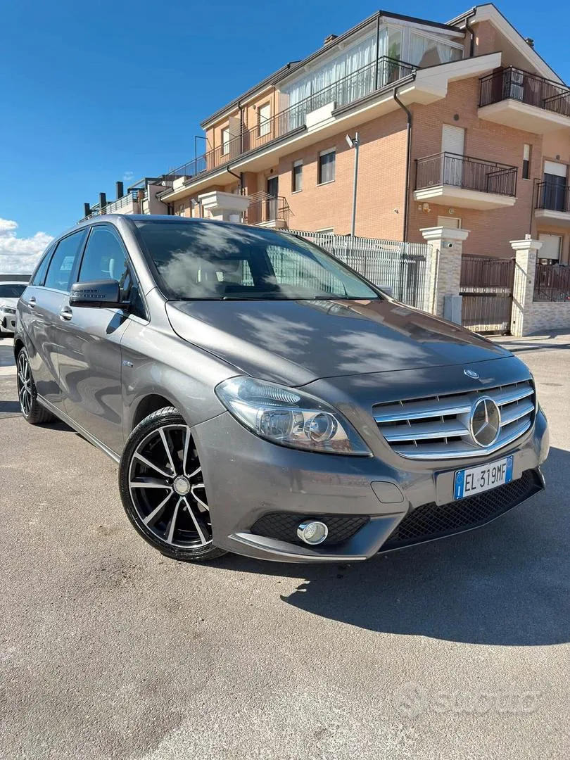 Mercedes-Benz B 2012 photo 2