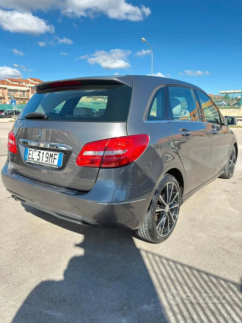 Mercedes-Benz B 2012 photo 5