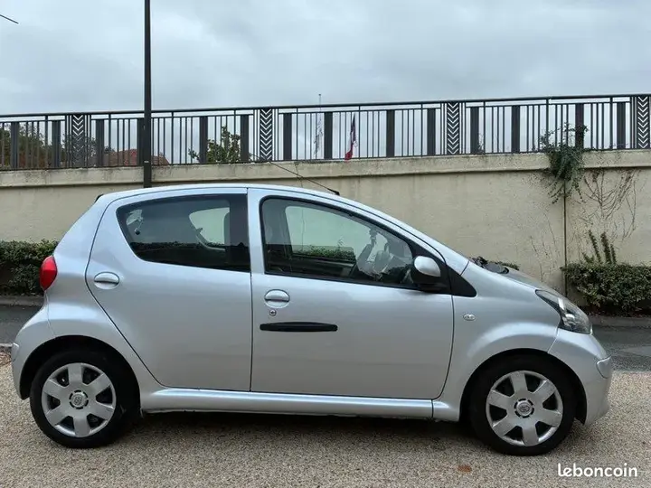 Toyota Aygo 2008 photo 2