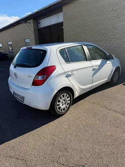 Hyundai I20 2010 photo 2
