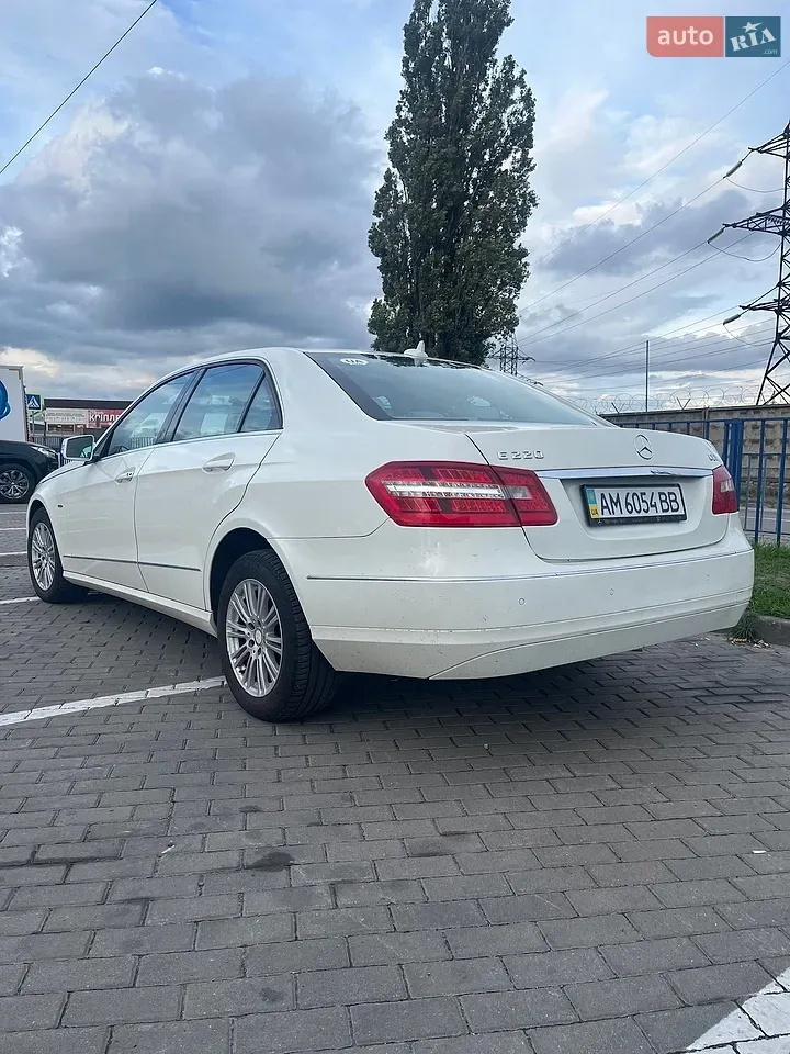 Mercedes-Benz E-Class 2011 photo 3