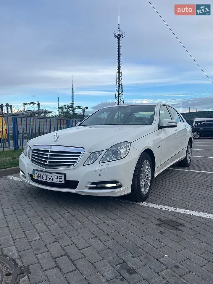 Mercedes-Benz E-Class 2011 photo 2