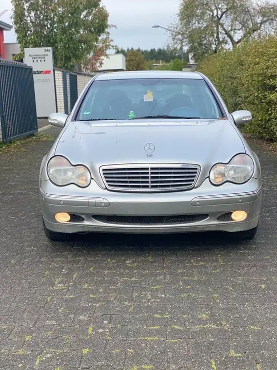 Mercedes-Benz C240