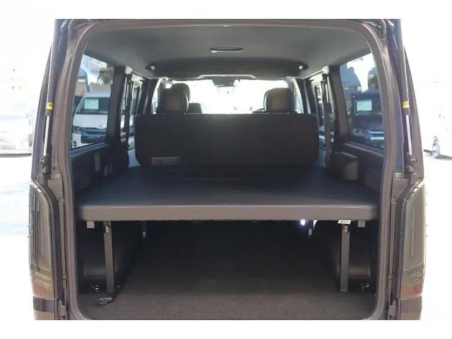 Toyota Hiace Van 2022 photo 2