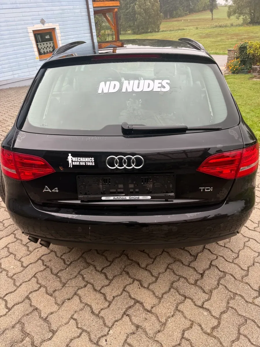 Audi A4 2010 photo 2