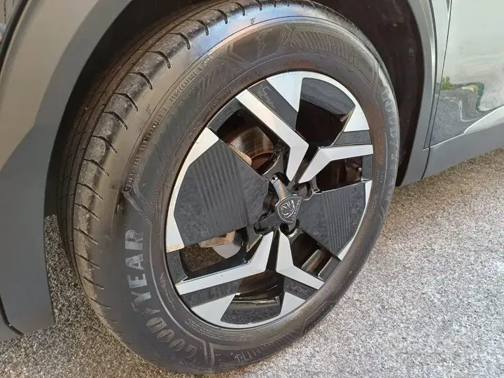 Peugeot 2008 2025 photo 4