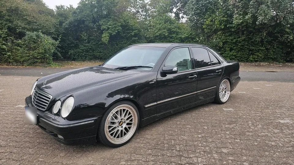 Mercedes-Benz E240