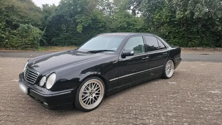 Mercedes-Benz E240