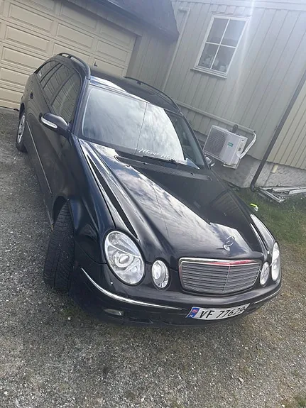 Mercedes-Benz E220 D 2004 photo 4