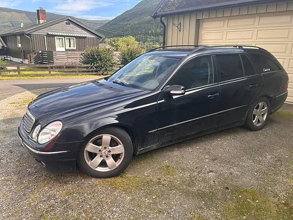 Mercedes-Benz E220 D 2004 photo 2