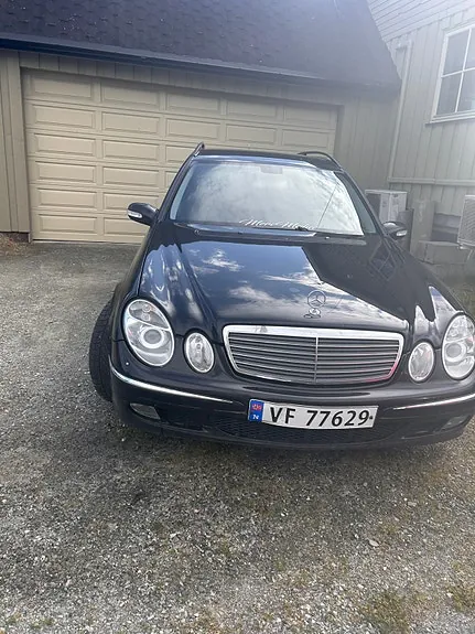 Mercedes-Benz E220 D 2004 photo 3