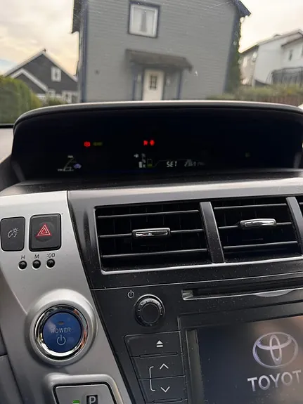 Toyota Prius 2012 photo 2