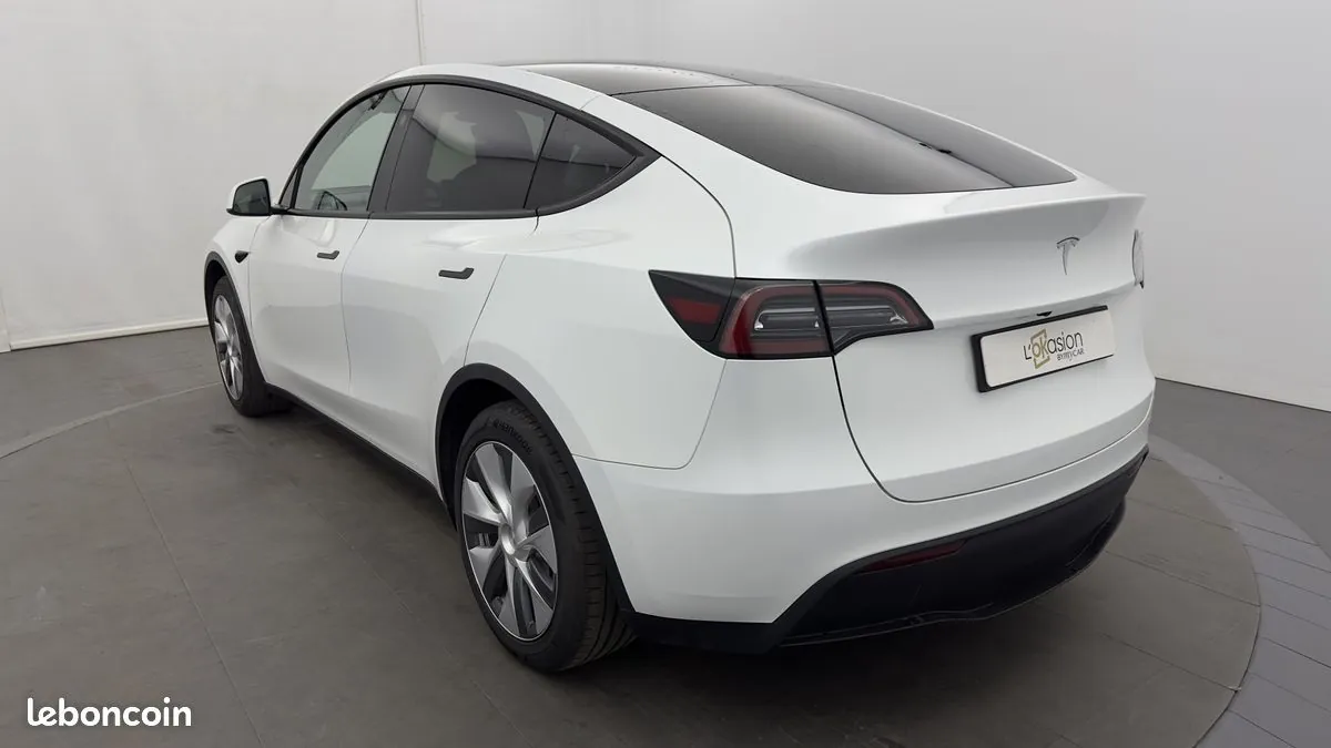Tesla Model Y 2024 photo 3