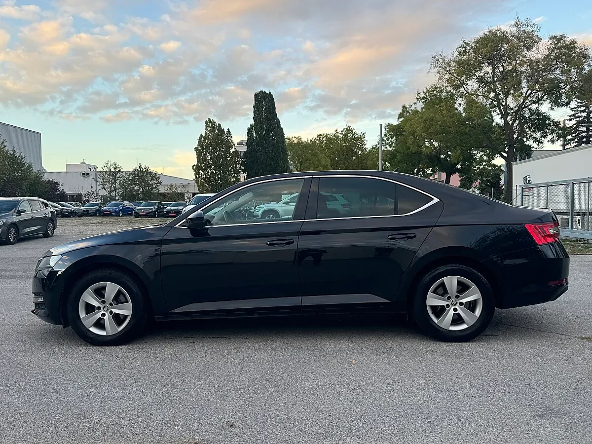 Skoda Superb 2021 photo 3