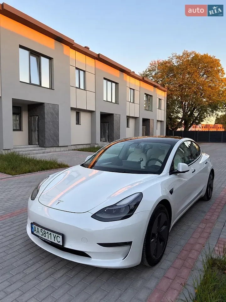 Tesla Model 3 2021 photo 2