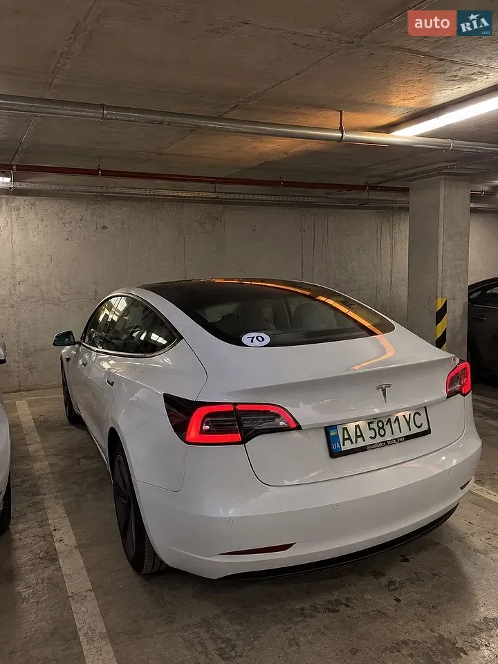 Tesla Model 3 2021 photo 3