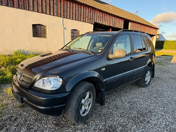 Mercedes-Benz Ml320 1999 photo 2