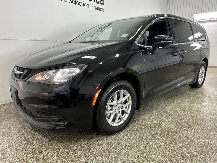 Chrysler Grand Caravan 2025 photo 3