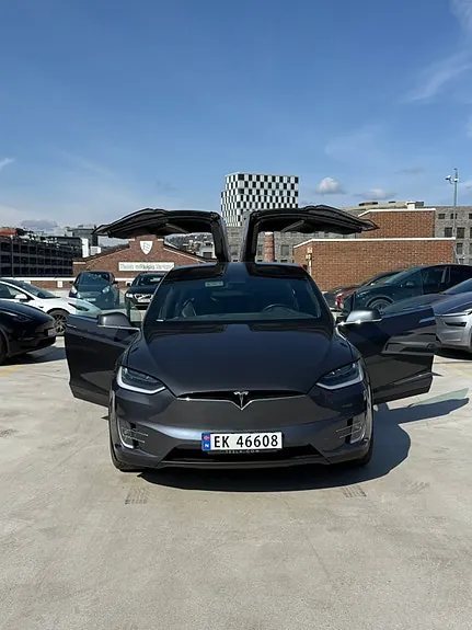 Tesla Model X 2017 photo 2