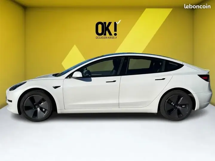 Tesla Model 3 2023 photo 2